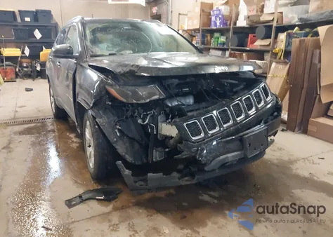 2018 Jeep Compass Latitude 4X4 z USA, uszkodzony, nr VIN 3C4NJDBB4JT342547